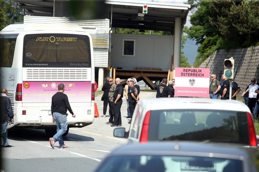 Jandrokovića izviždali: Ovdje smo da odamo počast žrtvama