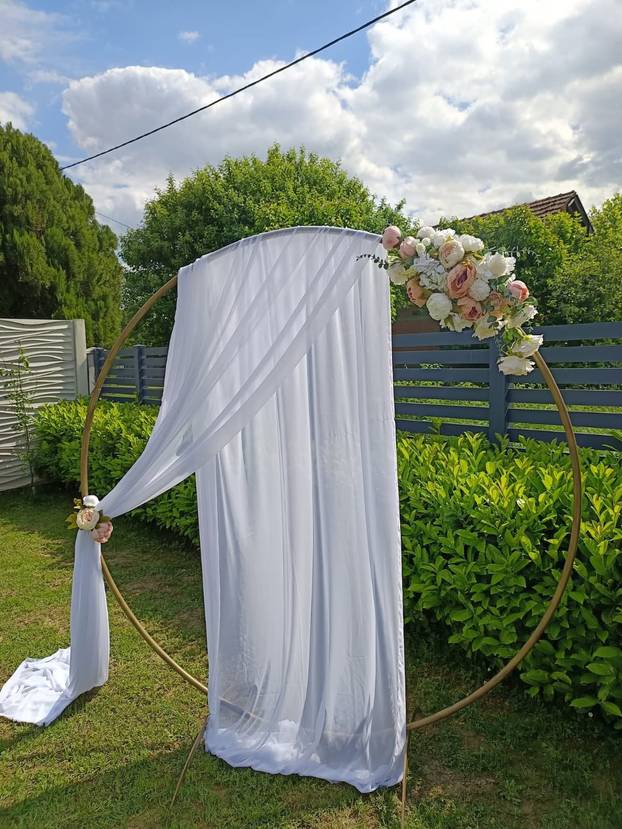 Zbog duge kose i noktiju Goran je bio na meti osuda, a sad stiže u 'Večeru za 5': Živite svoj život!