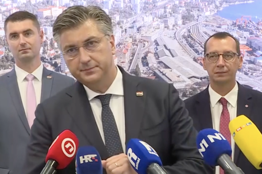 Ja, faraon! Plenković se hvalio i docirao novinarima: 'Zbog moje Vlade imate tu jeftinu struju...'