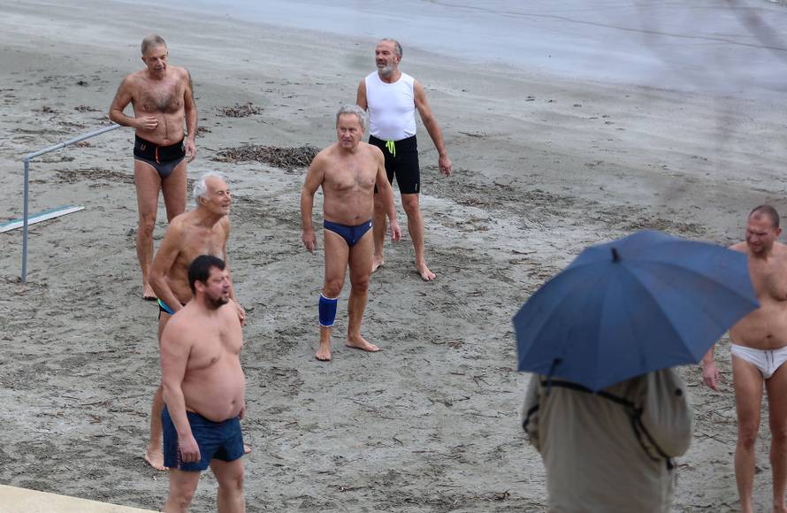 Split: Unatoč kiši na Bačvicama je bila gužva