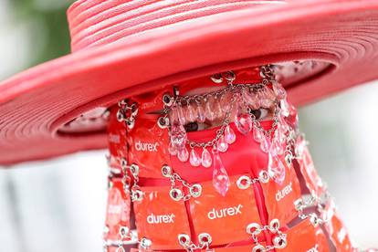 Svi su na 22. Zagreb Prideu zamijetili haljinu načinjenu od paketića prezervativa 