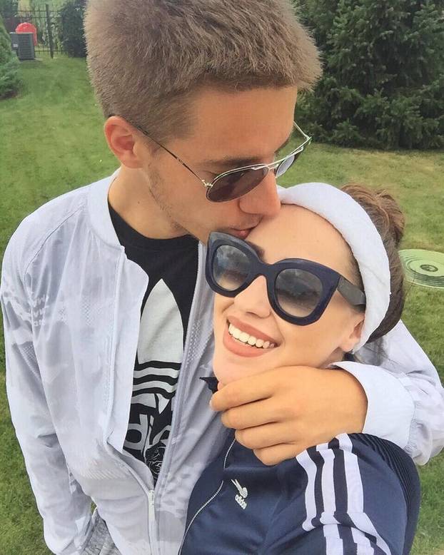 FOTO 'Vatreni' nosi njenu fotku na svakoj utakmici. Prohodali su kao tinejdžeri i isti dan slave