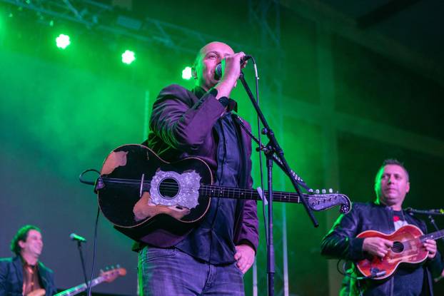 Županja: 13. božićni koncert Opće Opasnosti i prijatelja