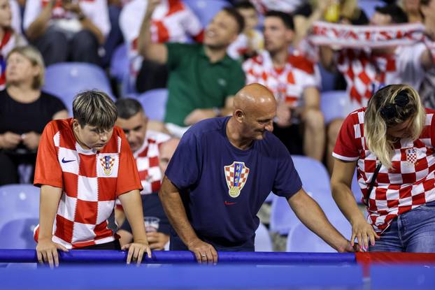 Atmosfera na tribinama tijekom susreta Hrvatske i Crne Gore u kvalifikacijama za Svjetsko prvenstvo