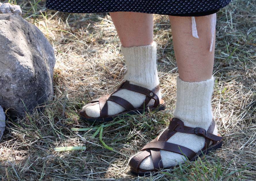 Vodice:Tradicionalni prvosvibanjski piknik u Rakitnici,spremanje divljeg zelja i pulente.