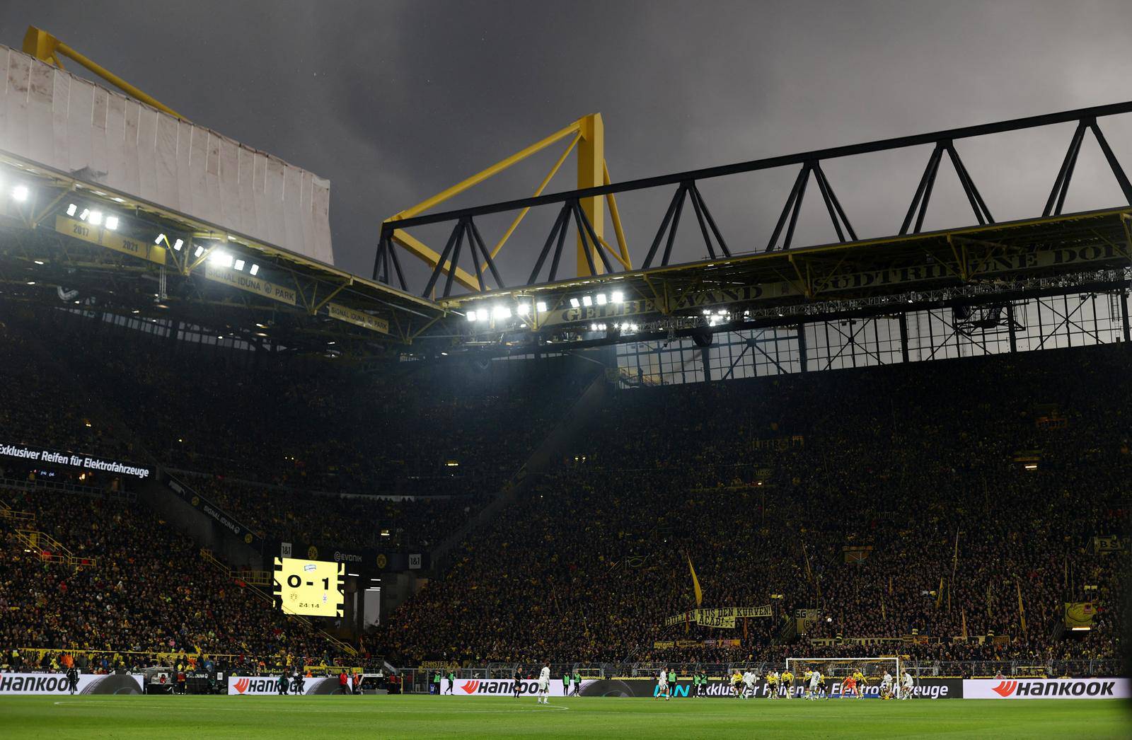 Bundesliga - Borussia Dortmund v Borussia Moenchengladbach