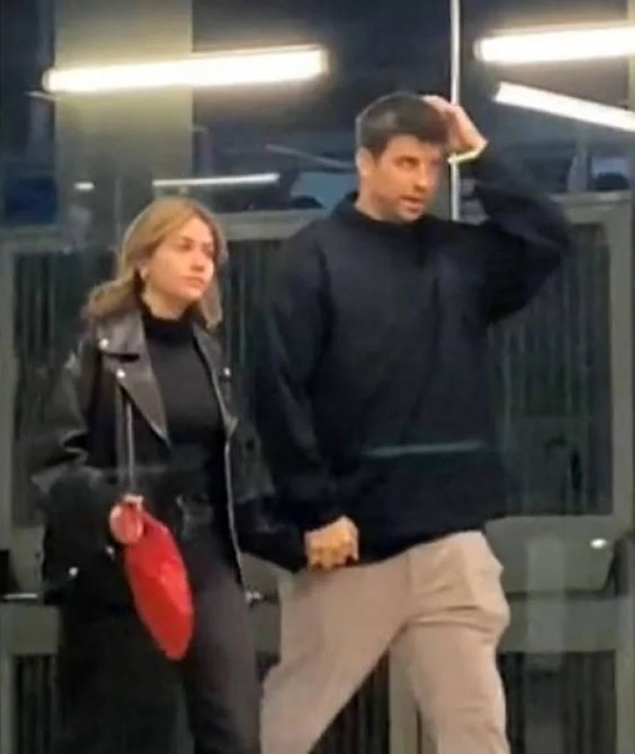 Gerard Pique i Clara poljubili su vrata restorana: Vlasnik ih nije htio pustiti jer je Shakirin fan