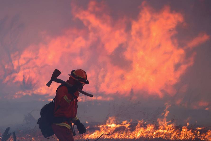 Hughes Fire, at Castaic Lake