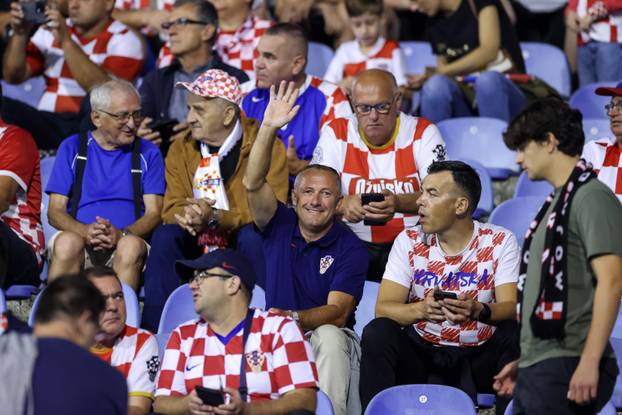 Atmosfera na tribinama tijekom susreta Hrvatske i Crne Gore u kvalifikacijama za Svjetsko prvenstvo