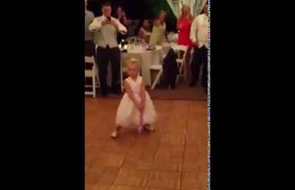 Zvijezda u svatovima: Curica pleše bolje od Psyja