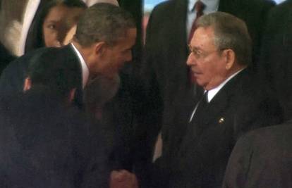 Obama se rukovao s Castrom na komemoraciji za Mandelu