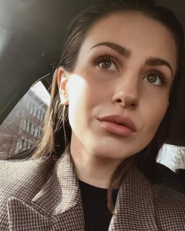 FOTO Bivša klizačica osvojila je Livakovića. Skrivala je trbuh na utakmici, sad su dobili prinovu