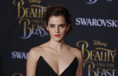 Emmu Watson uhvatili kako se ljubi s misterioznim muškarcem