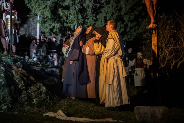 U Imotskom na Cvjetnicu uprizorena „Imotska Muka“, scenski prikaz Muke Gospodina našega Isusa Krista 