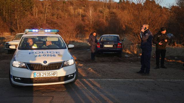 Bulgaria police find 18 migrants dead in abandoned truck