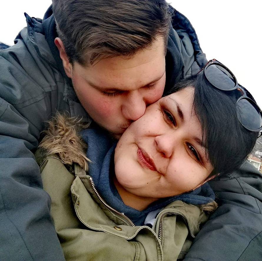 Upoznali se preko Fejsa: Vozio je 250 km da me vidi na 4 sata