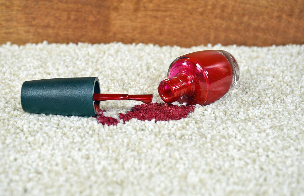Uklonite lak s tepiha uz pomoć sastojaka koje već imate doma