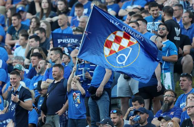 Zagreb: Navijači na utakmici Dinama i Lokomotive
