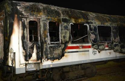 Putnički vlak zapalio se zbog kvara na električnoj instalaciji