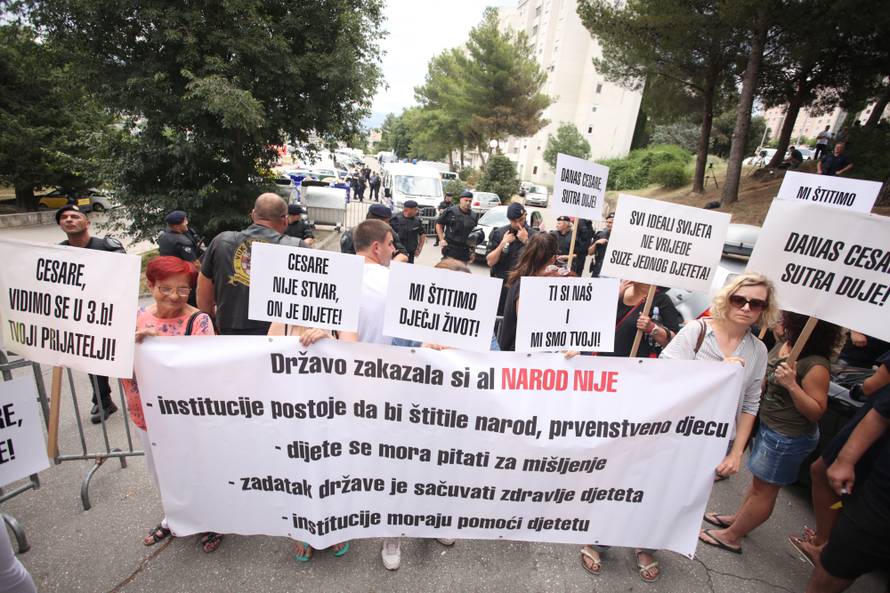 Dramatične scene usred Splita: Ovršili Cesarea (9), dali ga ocu