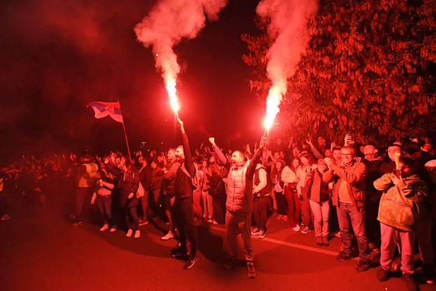 Veliki broj građana u Novom Sadu, dočekuje studente