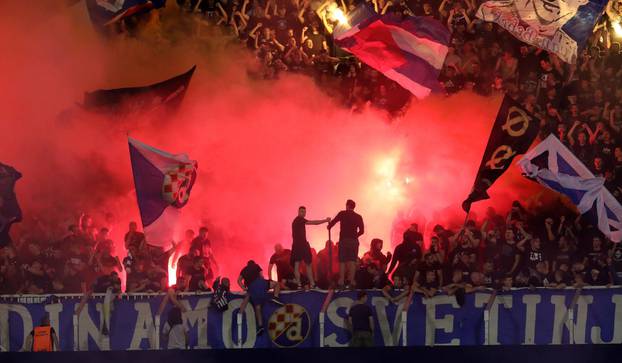 Zagreb: Navijači na nogometnoj utakmici Dinama i Hajduka na stadionu u Maksimiru
