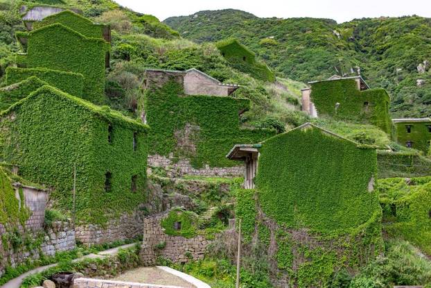 FOTO Napušteno 'selo duhova' u Kini sraslo je s prirodom i postalo prava TikTok atrakcija