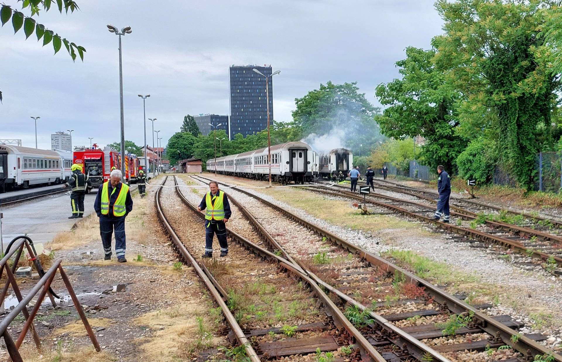 Zagreb: Gori nekoliko vagona na Glavnom kolodvoru