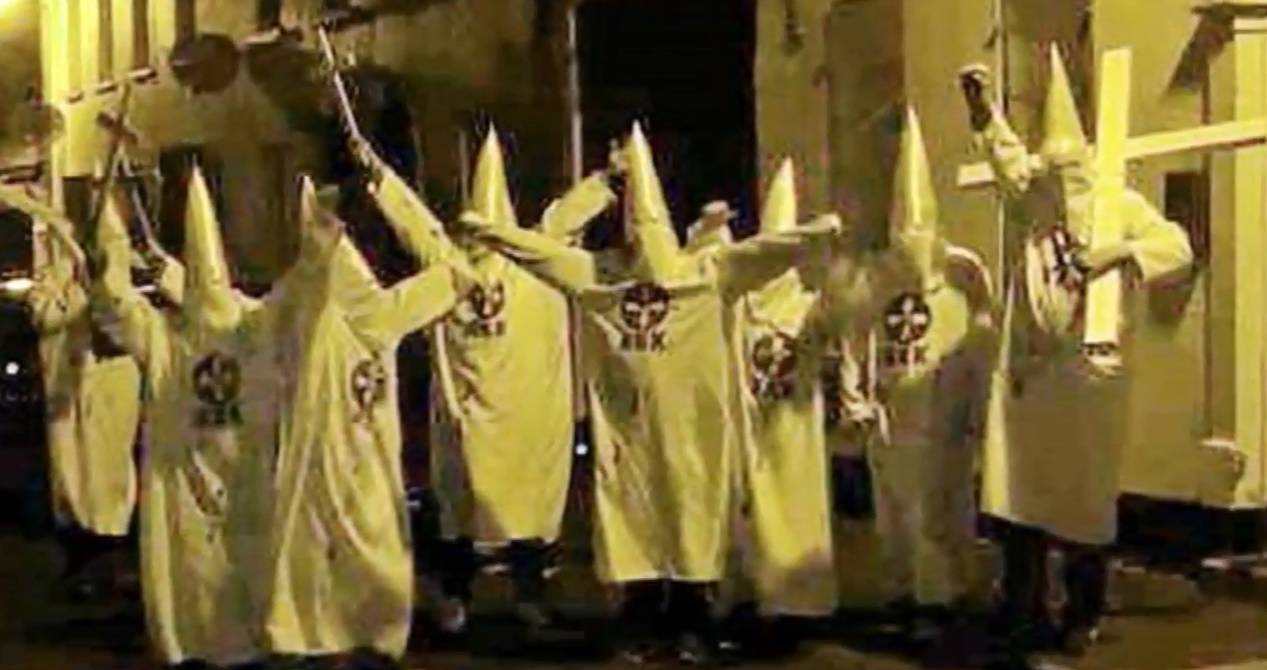 KKK marširaju ulicama Irske: Mete su im džamije i sinagoge