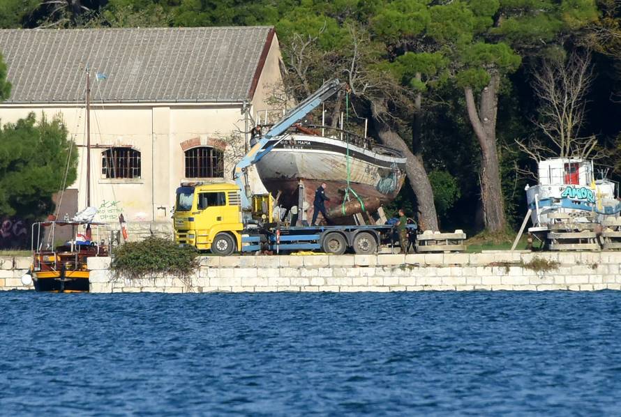 Iz pulske luke izvađena podmornička mina