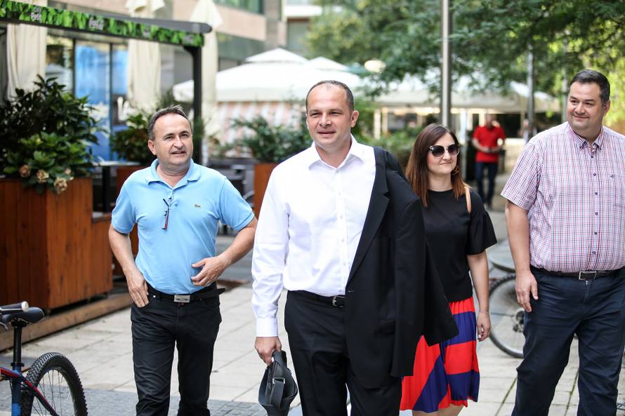 Zagreb: Älanovi SDP-a dolaze na sjednicu Glavnog odbora stranke