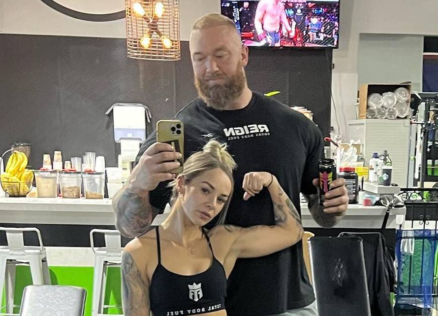 Glumac iz 'Igre Prijestolja' od supruge je teži 140 kilograma, a ona mu nije niti do ramena...