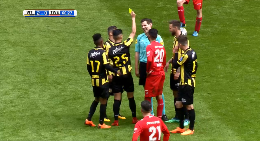 Eto ti sad! Igrač pokazao žuti karton zbog simuliranja - sucu