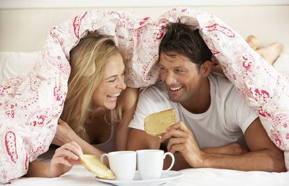 Ovih 11 stvari sretni parovi naprave prije odlaska u krevet