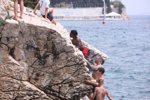 Split: Najpopularniji svjetski streamer IShowSpeed skakao je u more na splitskoj plaži Ježinac