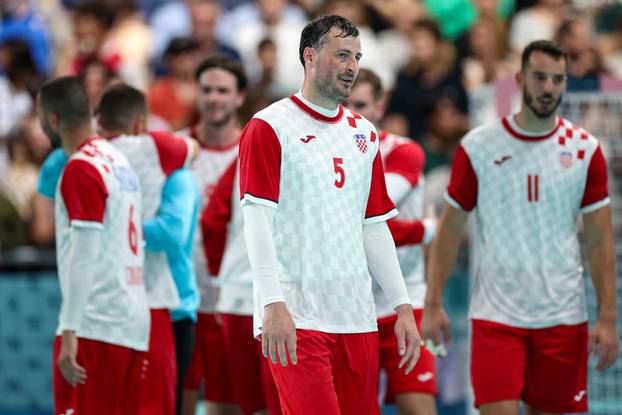 Pariz: Slavlje rukometaša Hrvatske nakon što su pobijedili Japan na Olimpijskim igrama