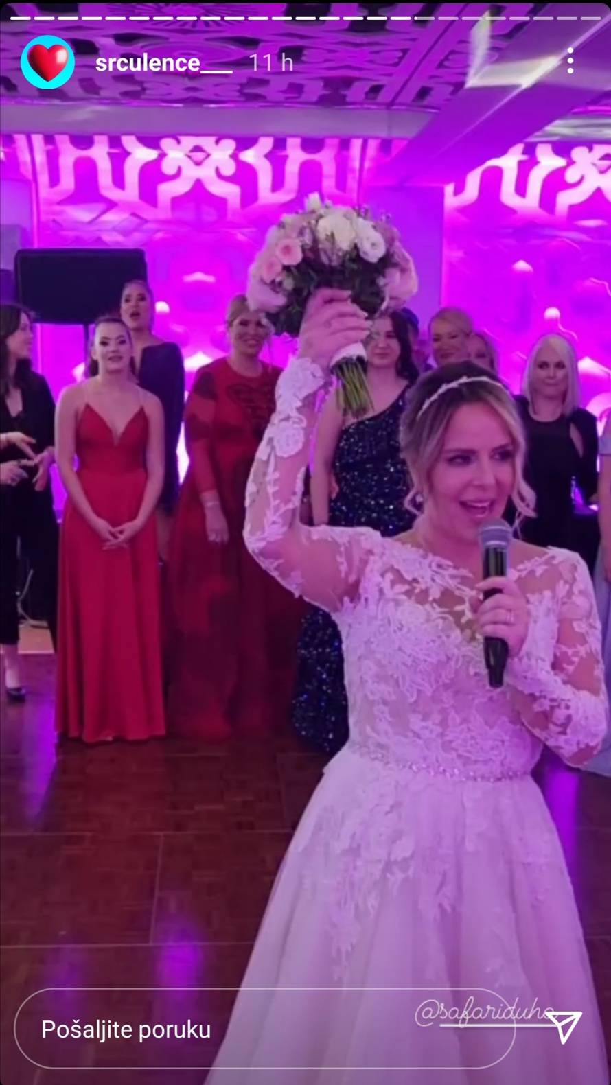 Ana Bučević predala buket Ivi Todorić: 'Želim gledati kako živiš ljubav kao i ja ovaj tren'