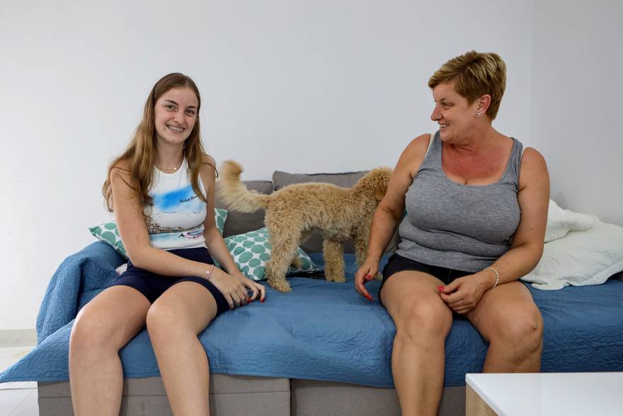 'Naša Petra imala je moždani s 15 godina. Treba nam pomoć dobrih ljudi da stane na noge'