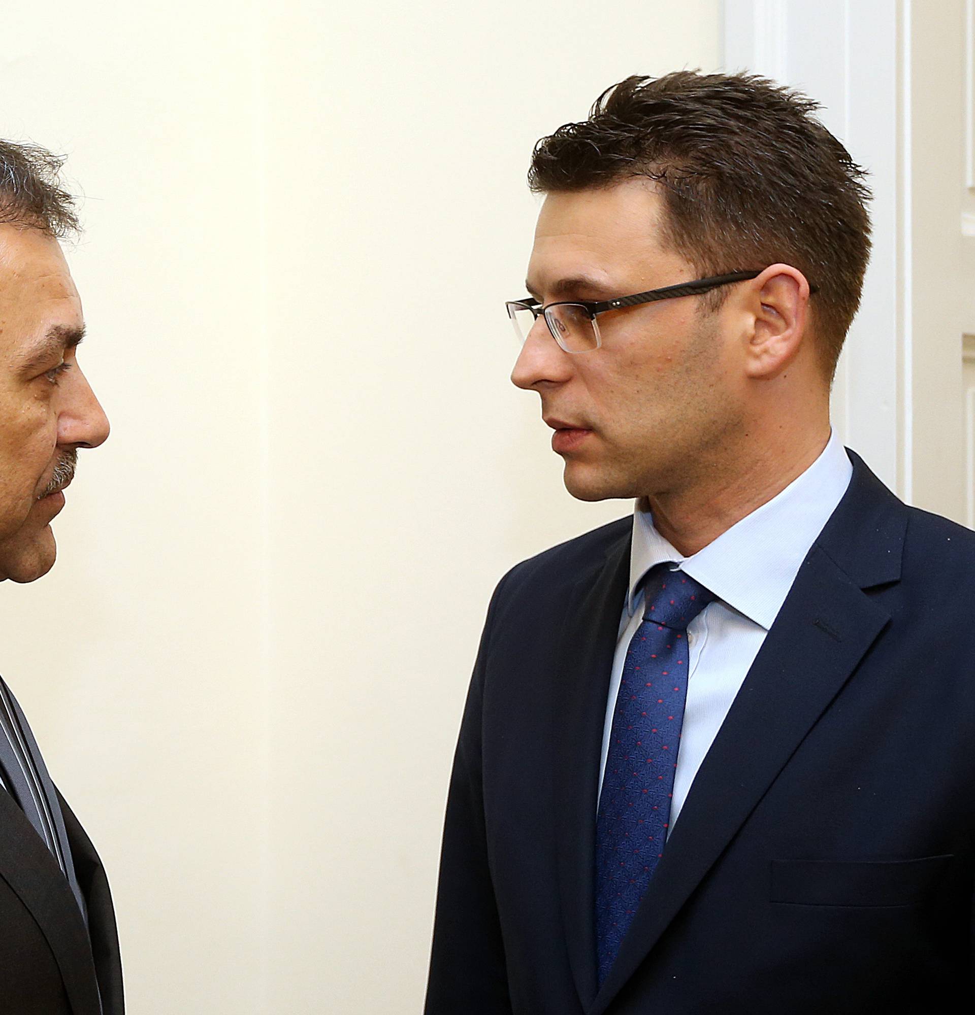 Vlada pada, jedino ako Andrej Plenković nema asa u rukavu