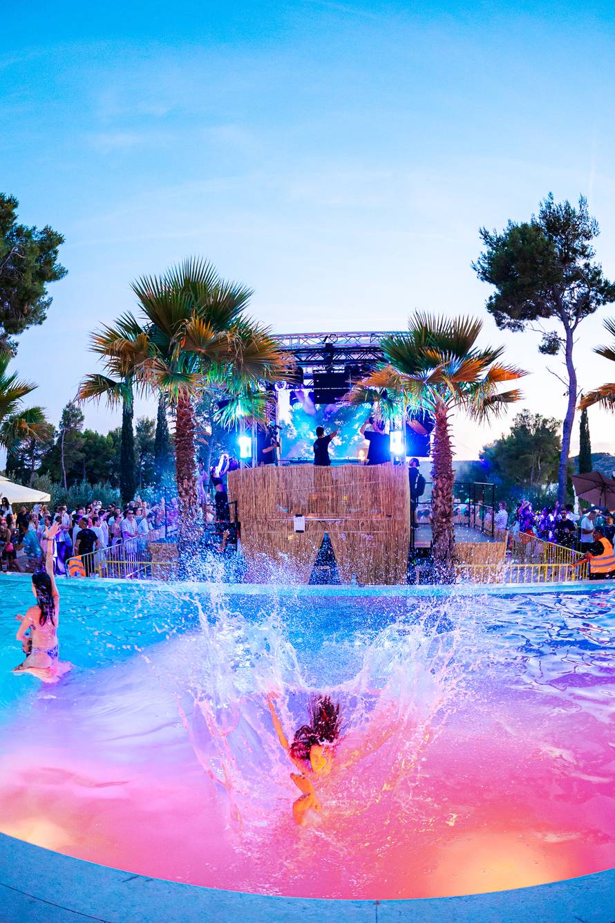 Brač u znaku koncepta Destination ULTRA uz Mind Against, Afrojacka i R3HAB