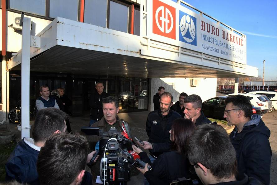 Slavonski Brod: Konferencija za medije štrajkaškog odbora tvrtke Đuro Đaković