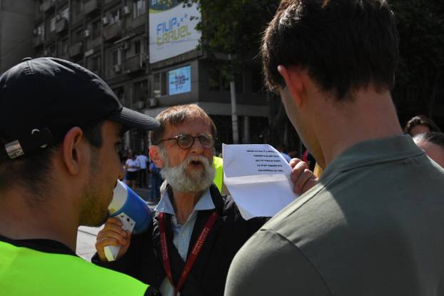 Beograd: Studenti u blokadi pozvali su na skup na Slaviji, a jedno od okupljališta građana je i kod Pravnog fakulteta