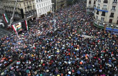 Deseci tisuća Mađara traže ostavku Gyurczanyja