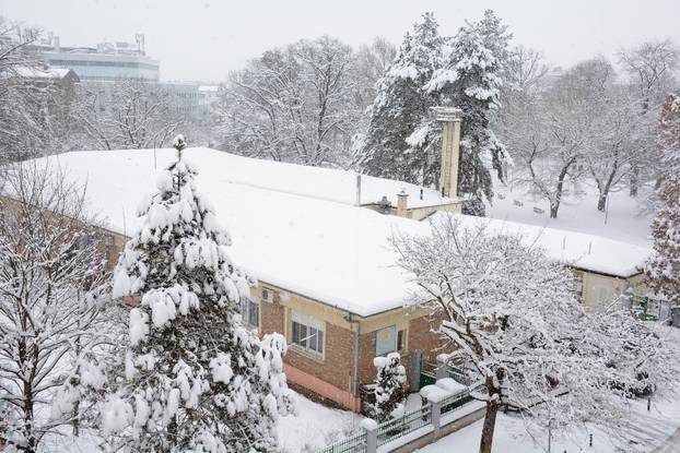 Snijeg je prekrio Sisak 