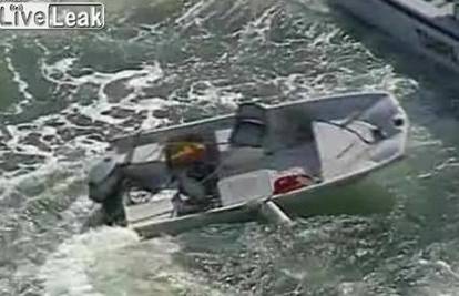 Policija lovila čamac koji se nekontrolirano vrtio 