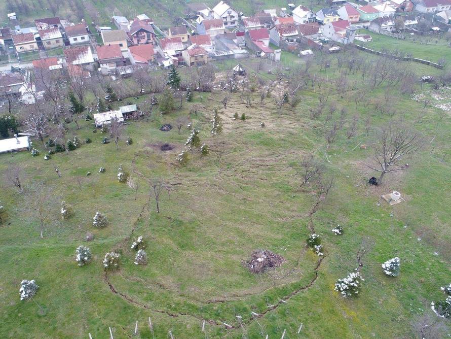 Klizište je uništilo kuću: 'Može krenuti na nas, u strahu smo...'