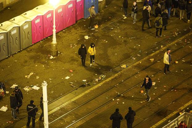 Zagreb: Ubrzo nakon završetka dočeka počelo je čišćenje trga 