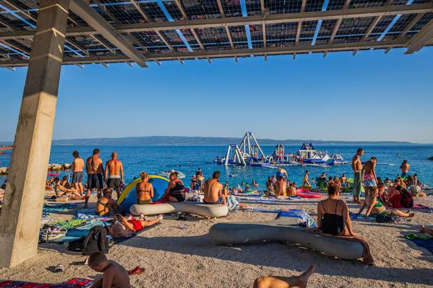 Split: Ljetni ugođaj na novouređenoj plaži Žnjan