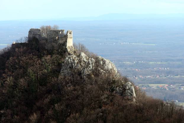 Stari grad Oki? na Samoborskom gorju