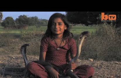 Pišem ti iz Indije: Kajol (9) s tatom lovi kobre i ne boji ih se